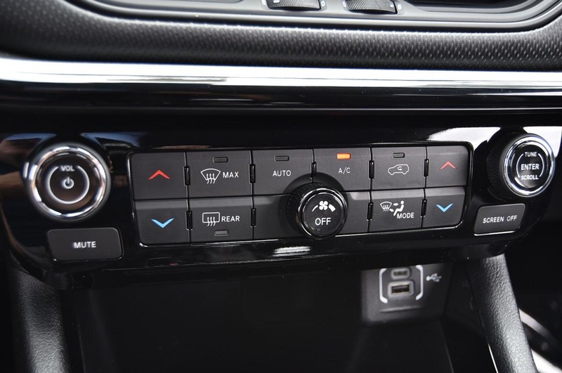 Jeep Compass Vehicle Image 16