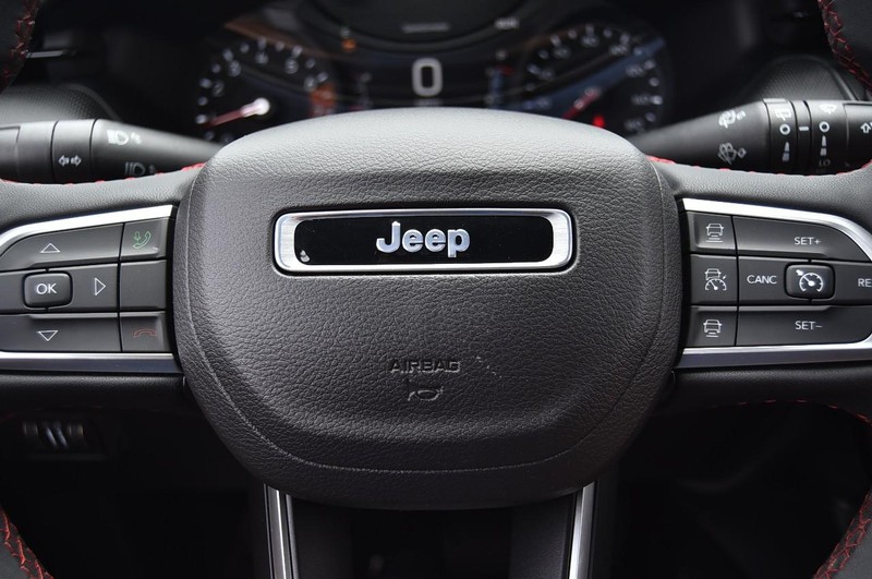 Jeep Compass Vehicle Image 20