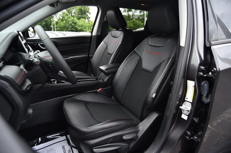 Jeep Compass Vehicle Image 21