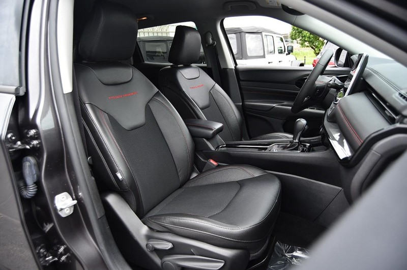 Jeep Compass Vehicle Image 22