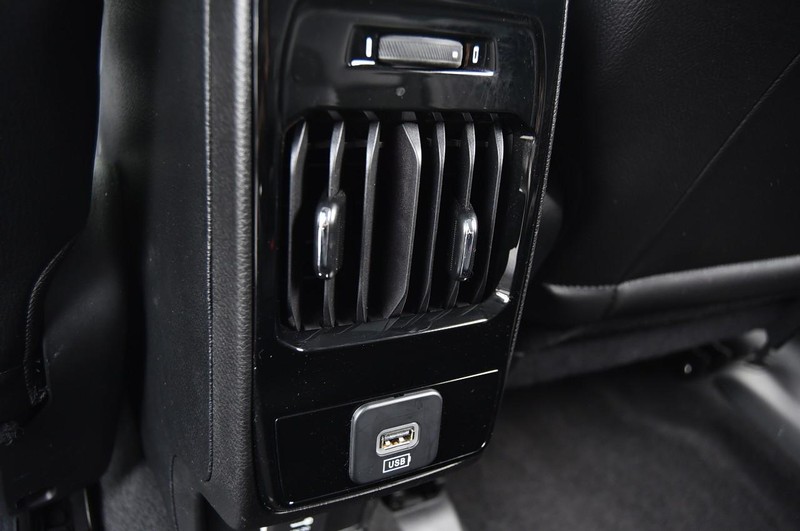 Jeep Compass Vehicle Image 24