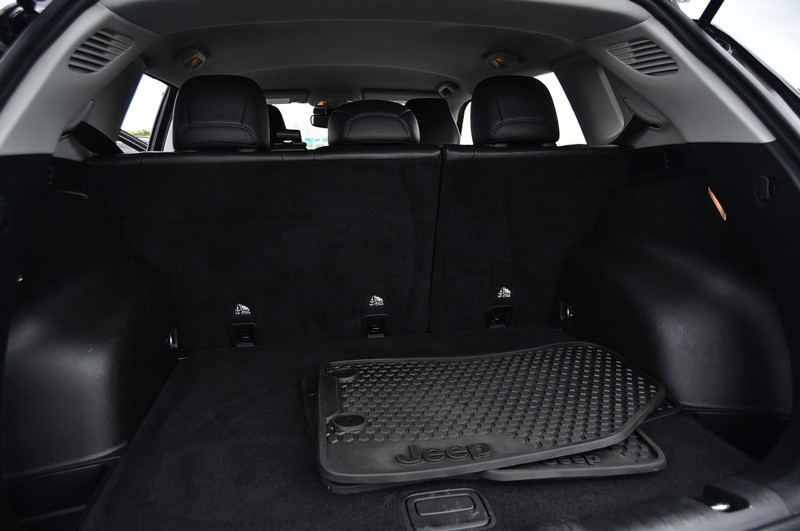 Jeep Compass Vehicle Image 25