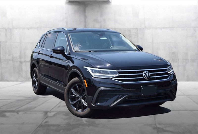 Volkswagen Tiguan Vehicle Image 02