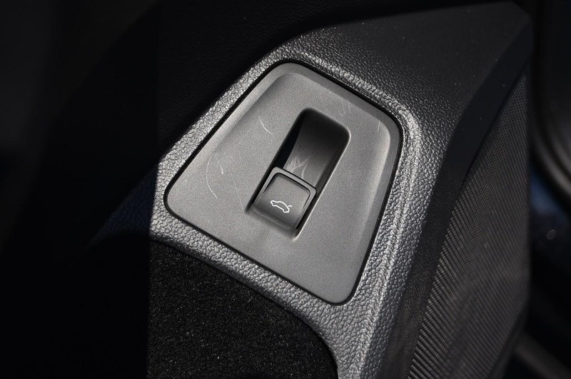 Volkswagen Tiguan Vehicle Image 09