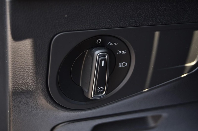 Volkswagen Tiguan Vehicle Image 11