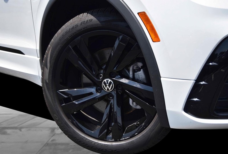 Volkswagen Tiguan Vehicle Image 03