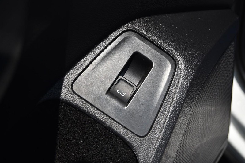 Volkswagen Tiguan Vehicle Image 09