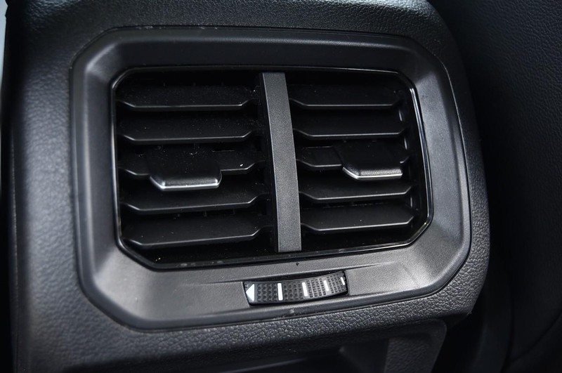 Volkswagen Tiguan Vehicle Image 24