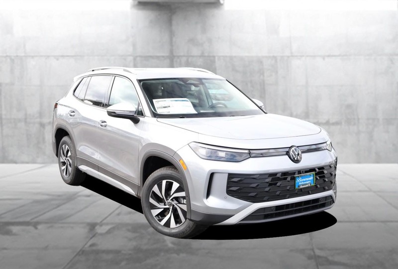 Volkswagen Tiguan Vehicle Image 02
