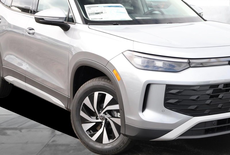 Volkswagen Tiguan Vehicle Image 03