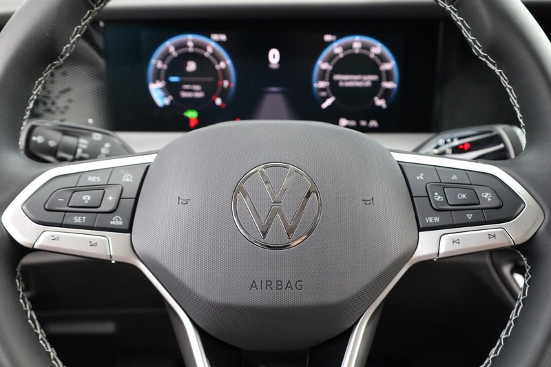 Volkswagen Tiguan Vehicle Image 11