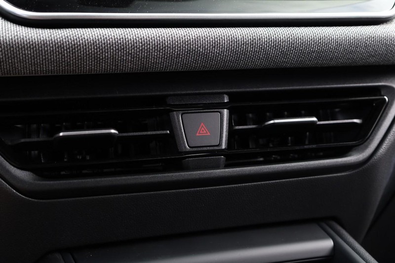 Volkswagen Tiguan Vehicle Image 15