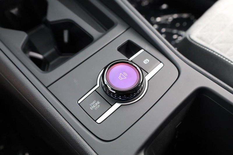 Volkswagen Tiguan Vehicle Image 16