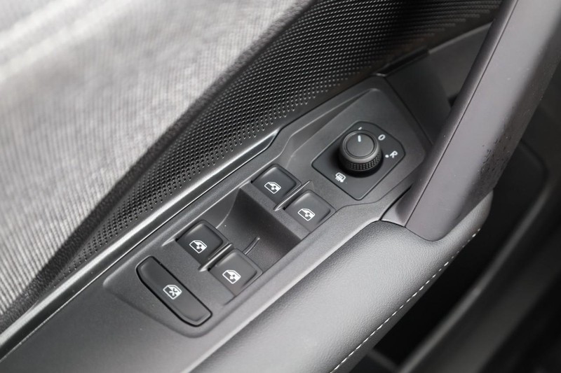 Volkswagen Tiguan Vehicle Image 19