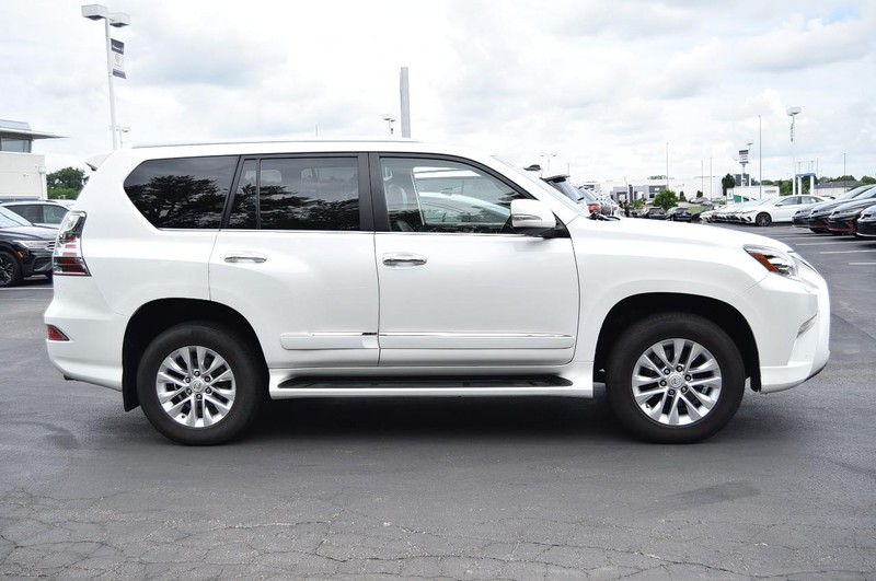 Lexus GX Vehicle Image 05