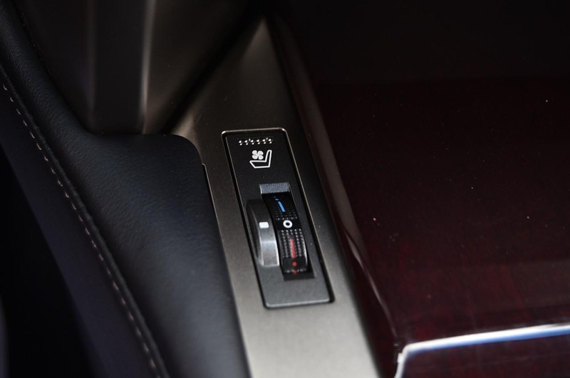 Lexus GX Vehicle Image 16