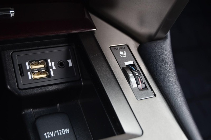 Lexus GX Vehicle Image 17