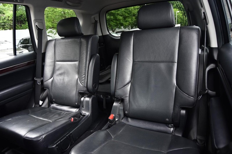 Lexus GX Vehicle Image 25