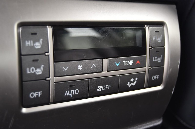 Lexus GX Vehicle Image 26