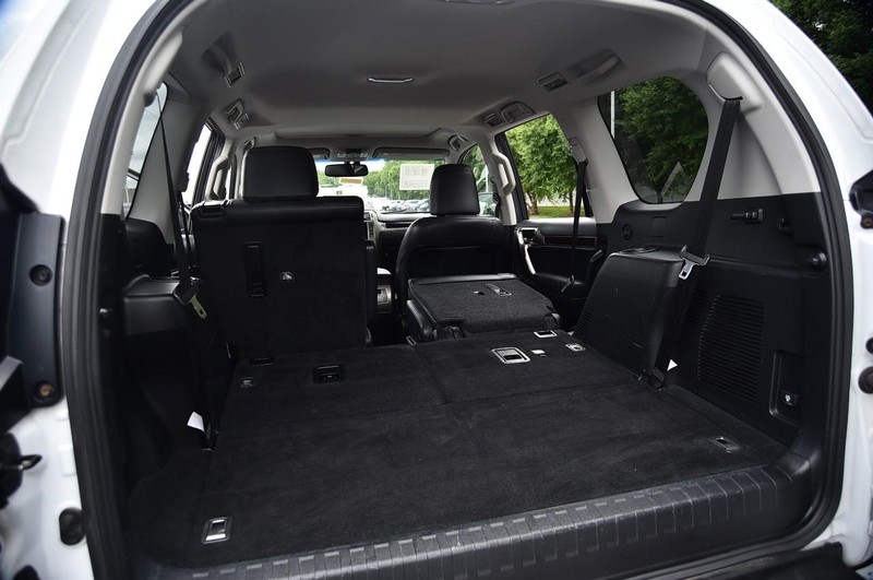 Lexus GX Vehicle Image 28