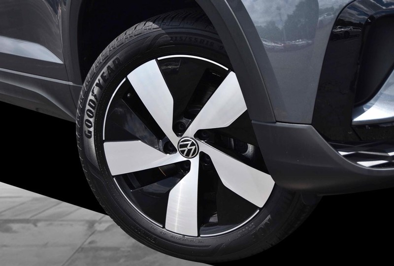 Volkswagen Taos Vehicle Image 03