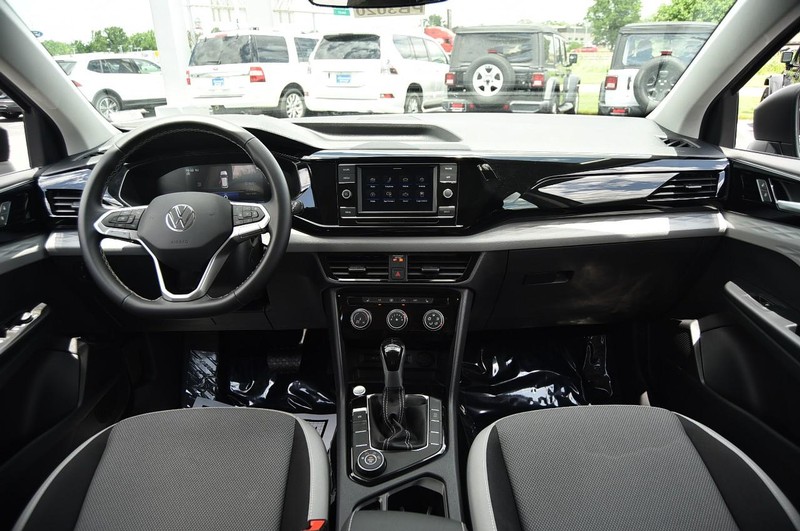 Volkswagen Taos Vehicle Image 07