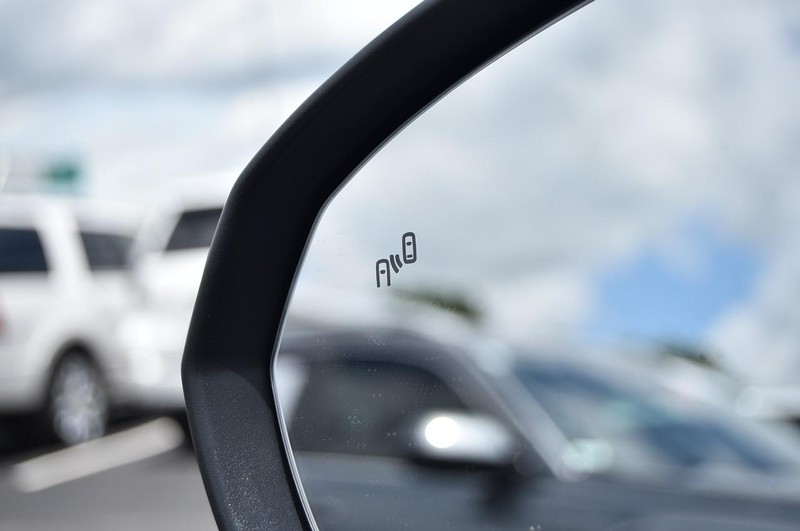 Volkswagen Taos Vehicle Image 10