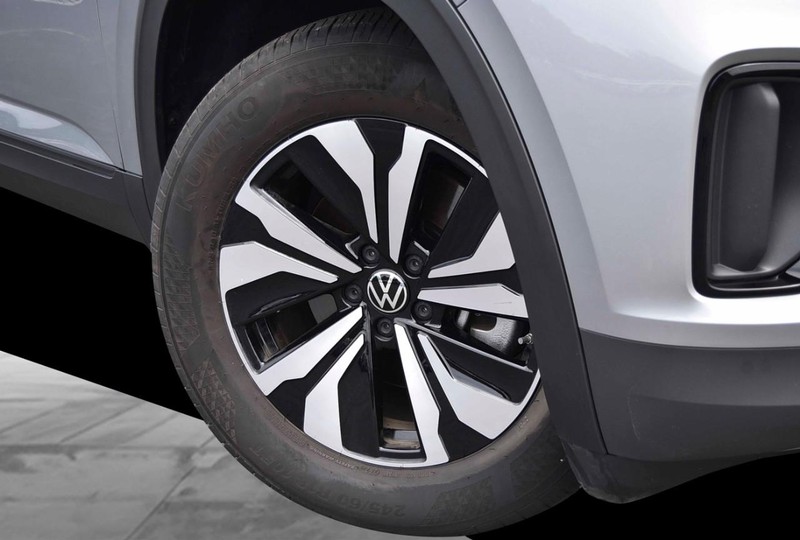 Volkswagen Atlas Cross Sport Vehicle Image 03