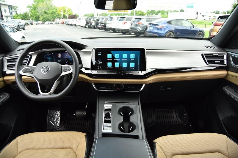 Volkswagen Atlas Cross Sport Vehicle Image 07