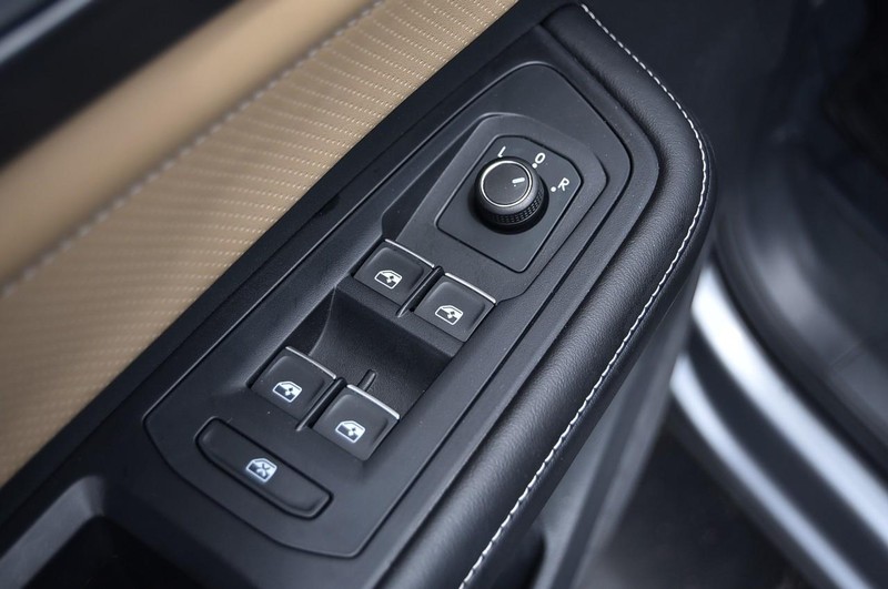 Volkswagen Atlas Cross Sport Vehicle Image 08