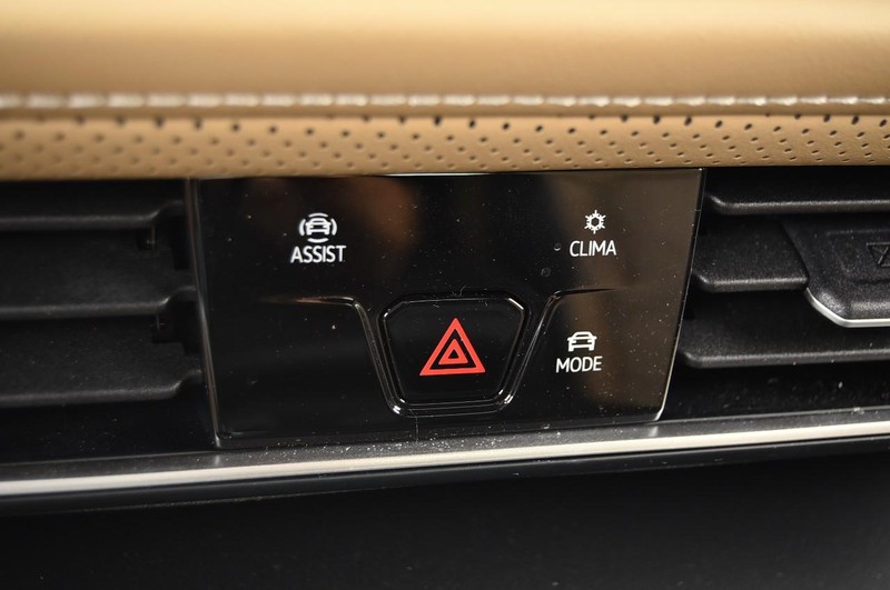 Volkswagen Atlas Cross Sport Vehicle Image 14