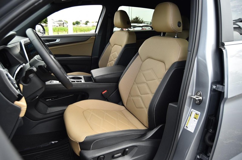 Volkswagen Atlas Cross Sport Vehicle Image 18
