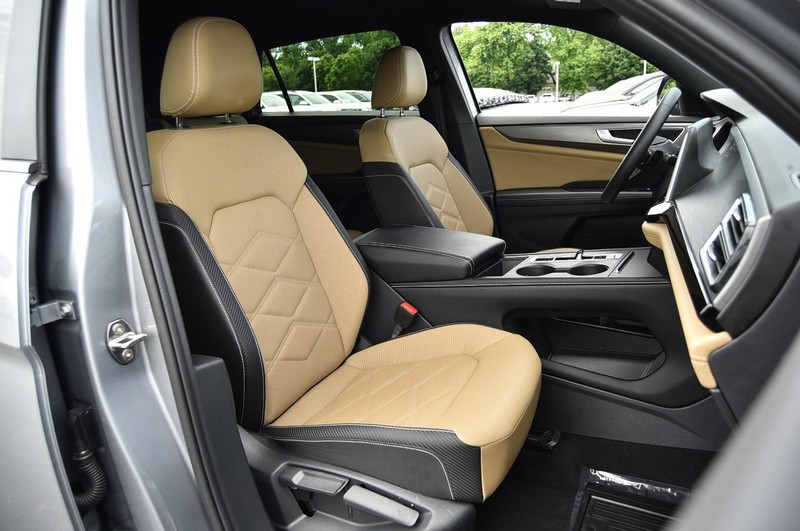 Volkswagen Atlas Cross Sport Vehicle Image 19