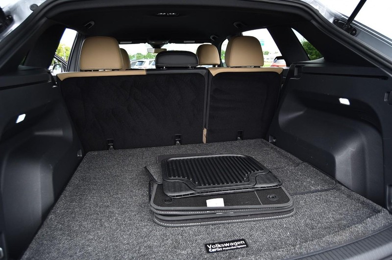 Volkswagen Atlas Cross Sport Vehicle Image 23