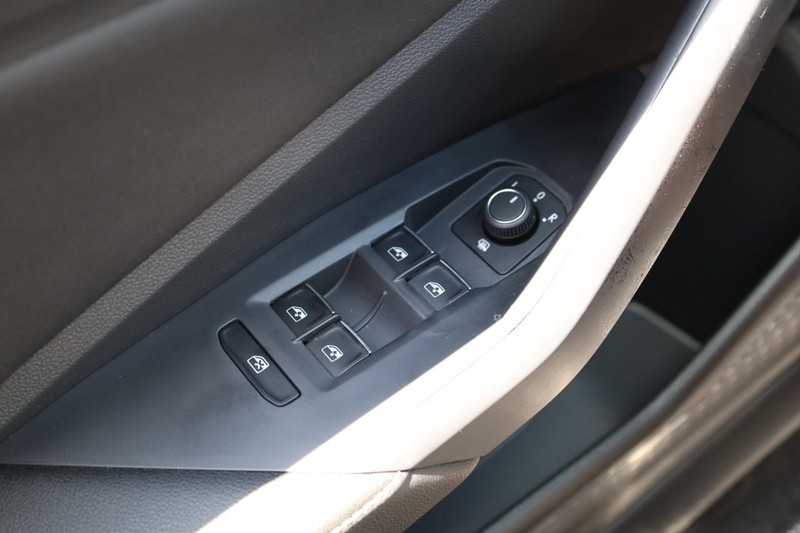 Volkswagen Jetta Vehicle Image 18