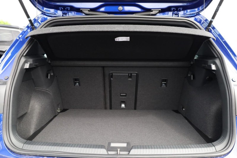 Volkswagen Golf R Vehicle Image 07
