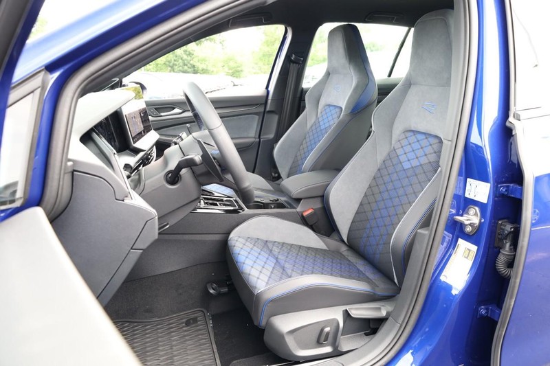 Volkswagen Golf R Vehicle Image 08