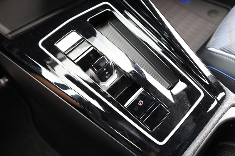 Volkswagen Golf R Vehicle Image 16
