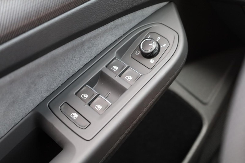 Volkswagen Golf R Vehicle Image 17