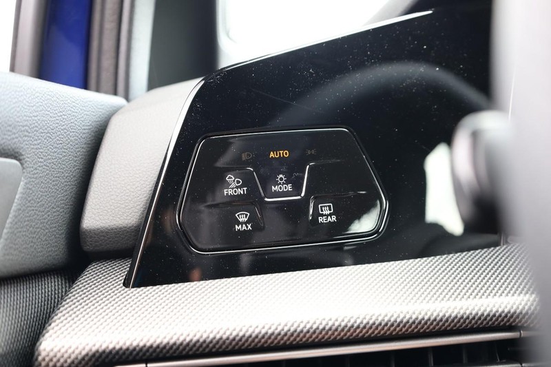 Volkswagen Golf R Vehicle Image 18