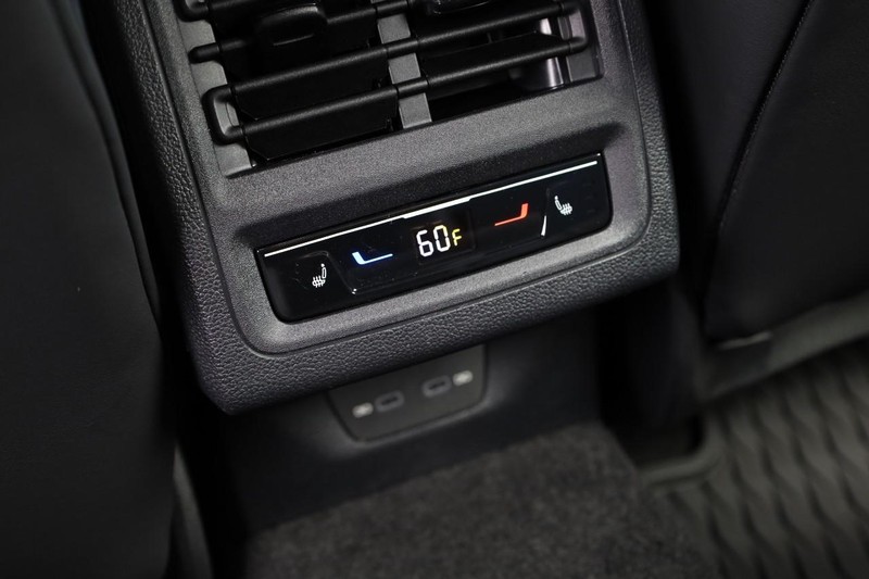 Volkswagen Golf R Vehicle Image 21