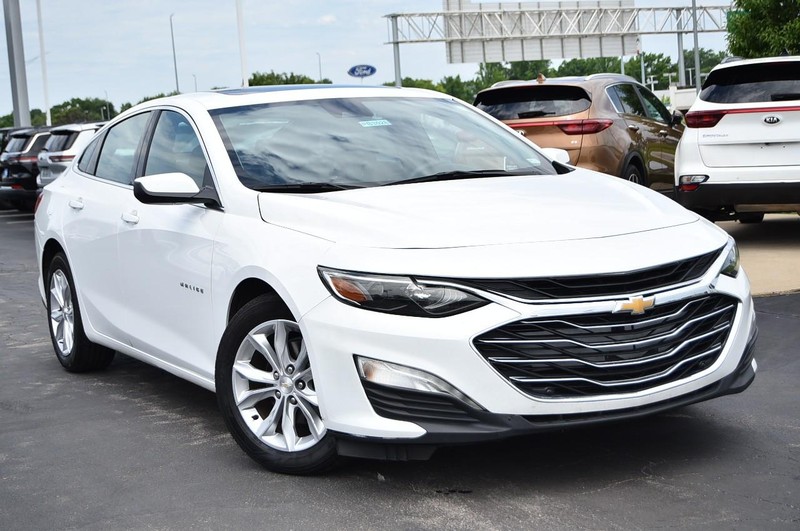 Chevrolet Malibu Vehicle Image 02