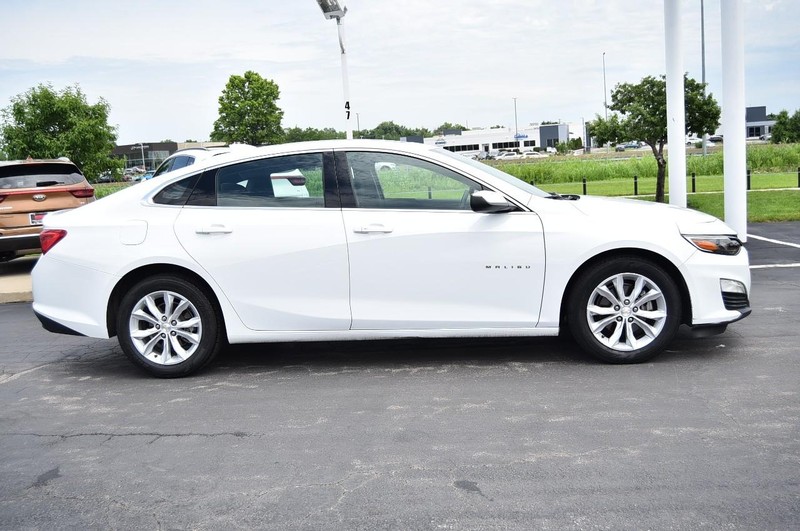 Chevrolet Malibu Vehicle Image 05