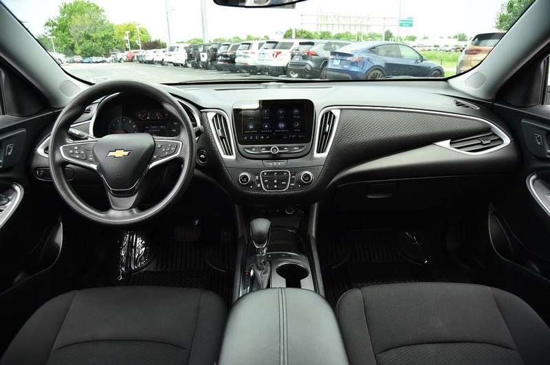 Chevrolet Malibu Vehicle Image 07