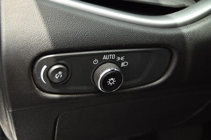 Chevrolet Malibu Vehicle Image 09