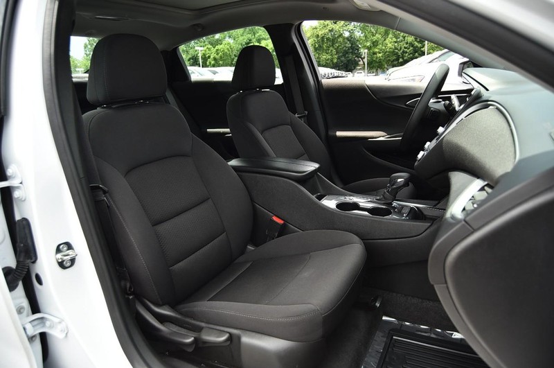 Chevrolet Malibu Vehicle Image 18