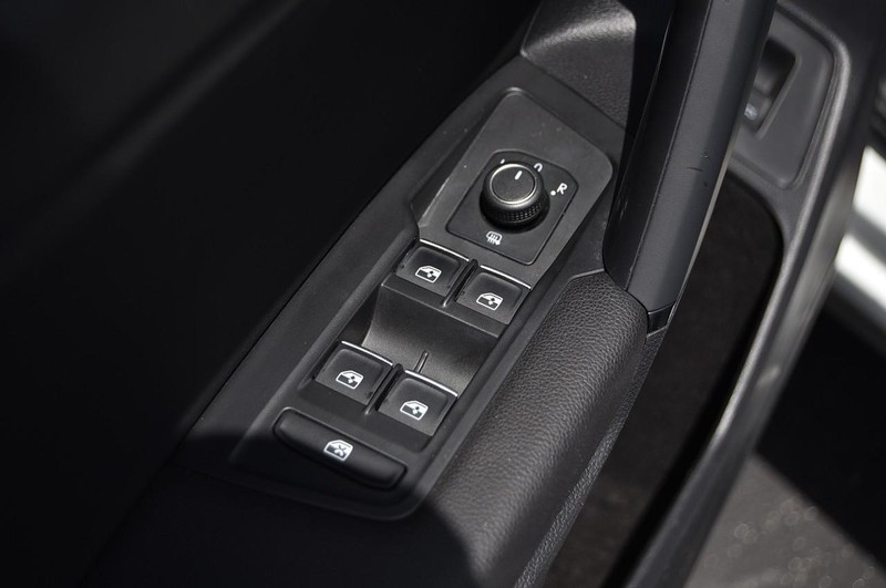 Volkswagen Tiguan Vehicle Image 08