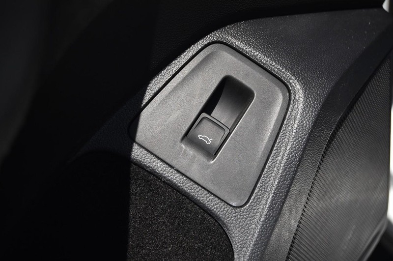 Volkswagen Tiguan Vehicle Image 09