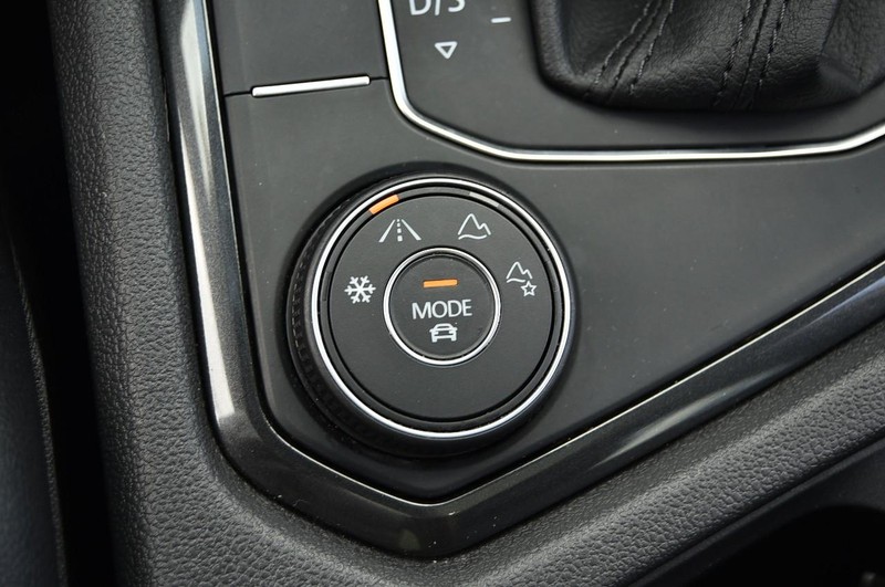 Volkswagen Tiguan Vehicle Image 18