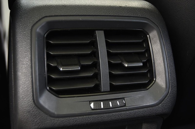 Volkswagen Tiguan Vehicle Image 25